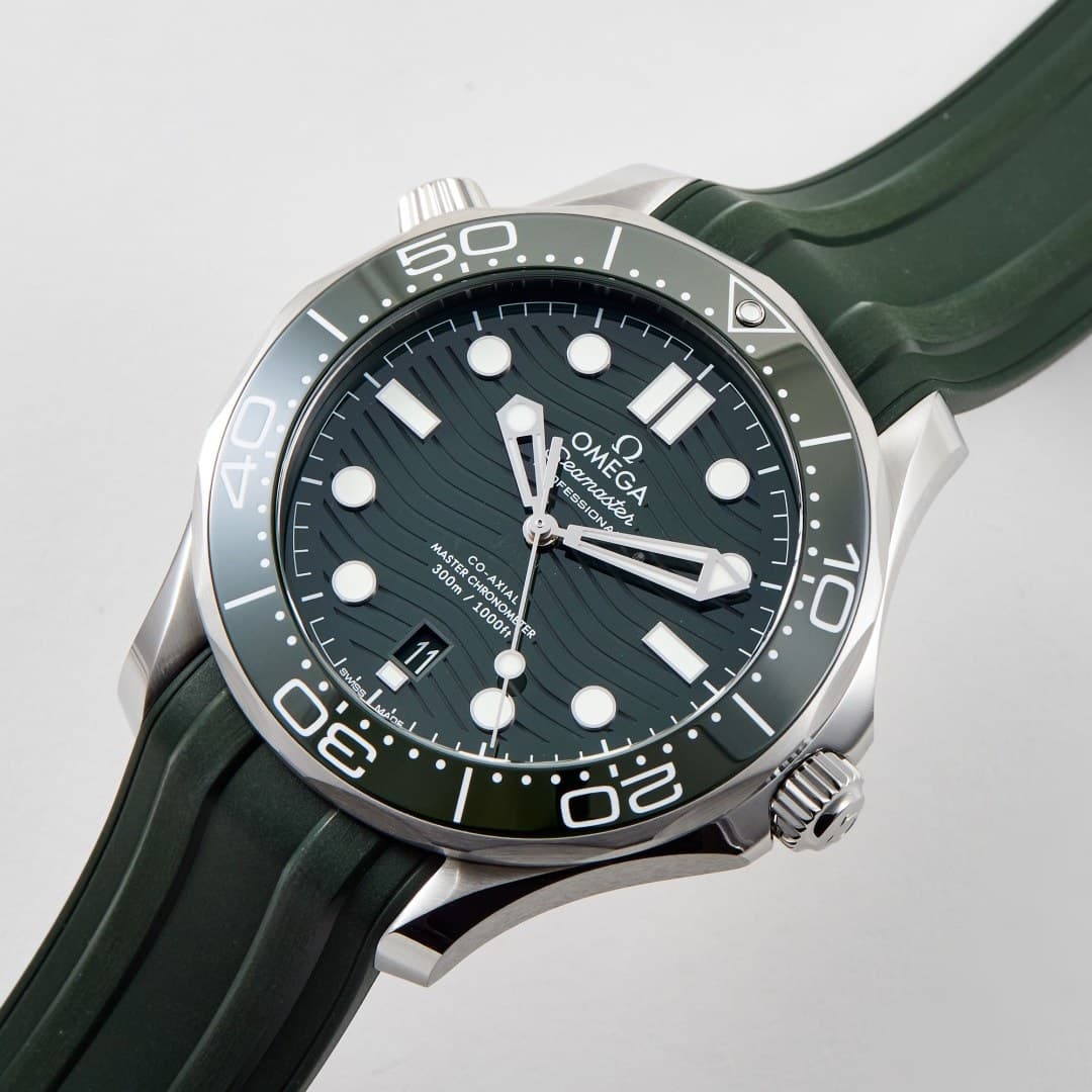 Omega Seamaster Diver 300m Steel Green Dial 42mm