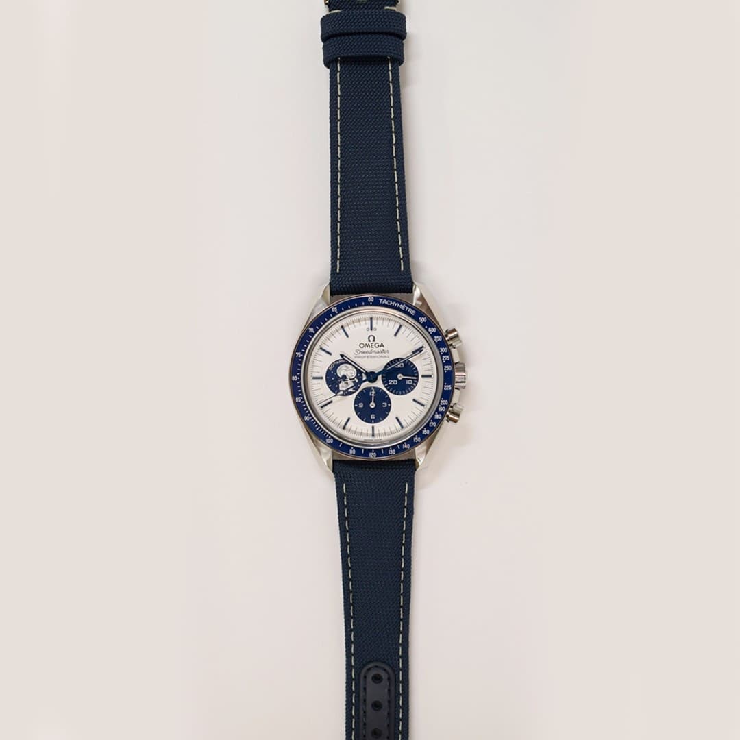 Omega Speedmaster Professional Moonwatch "Silver Snoopy Award" Steel Silver Dial 42mm
